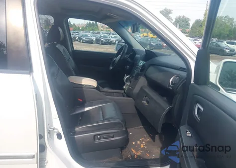 2011 Honda Pilot Touring z USA, uszkodzony, nr VIN 5FNYF4H92BB017270